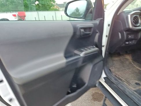 Used 2021 Toyota Tacoma SR5 w/ Technology Package AWD/4WD image 7
