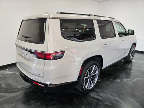 Used 2022 Jeep Wagoneer Series III w/ Premium Group I AWD/4WD image 26