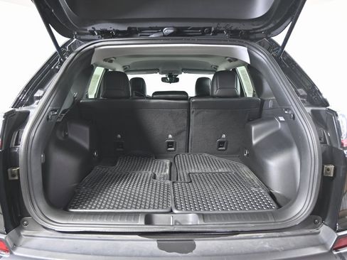 Used 2022 Jeep Cherokee Trailhawk image 16