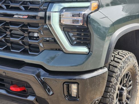 New 2026 Chevrolet Silverado 2500 ZR2 image 17