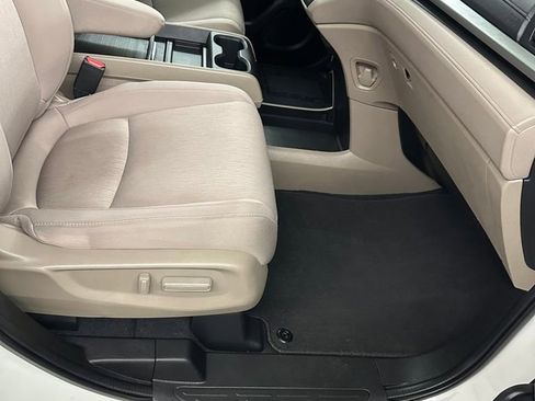 Used 2018 Honda Odyssey EX image 40