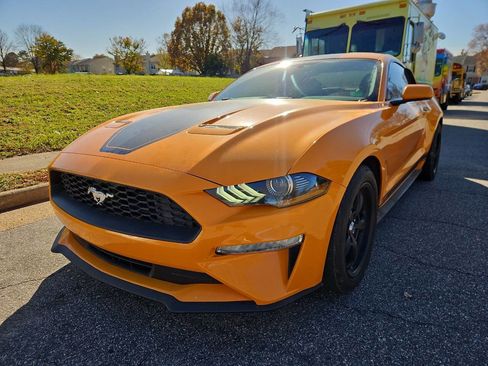 Used 2018 Ford Mustang Premium image 3