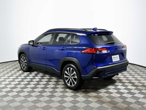 Used 2022 Toyota Corolla Cross XLE w/ Convenience Package FWD image 5
