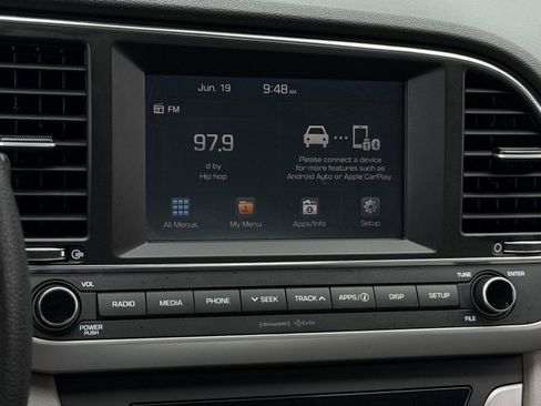 Used 2018 Hyundai Elantra SE w/ SE Connectivity Package 04 FWD image 11