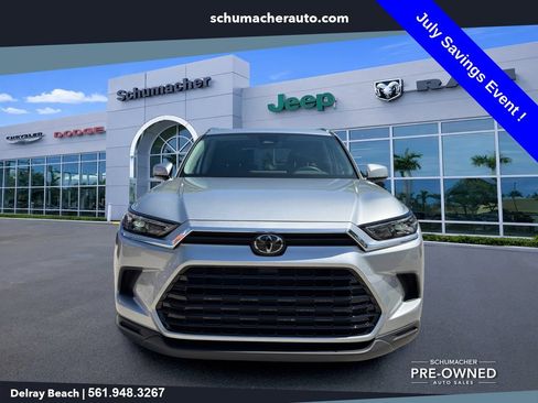 Used 2024 Toyota Grand Highlander AWD image 2