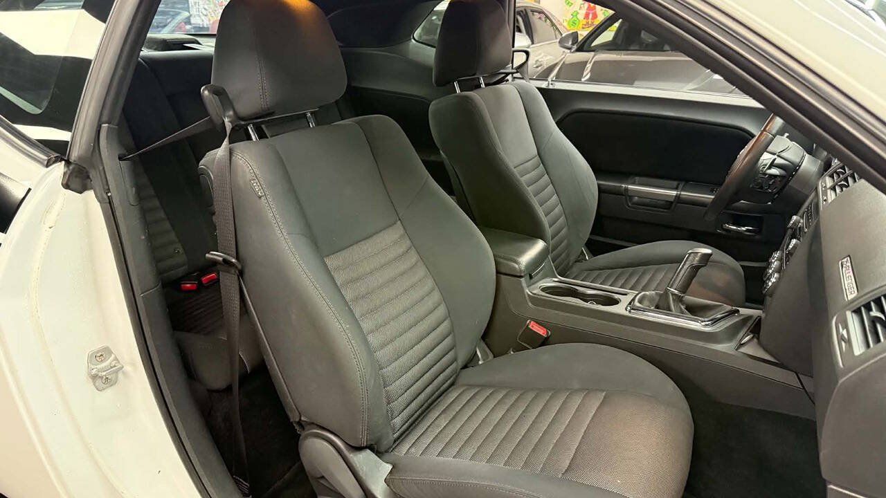 Used 2014 Dodge Challenger R/T RWD image 16