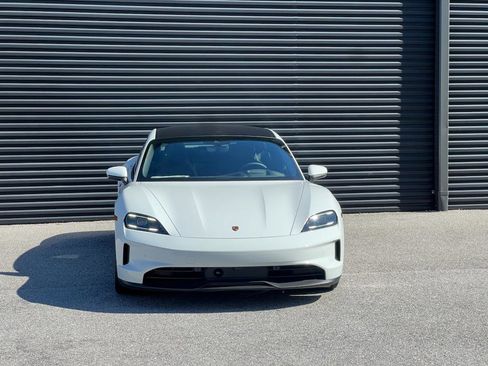 New 2025 Porsche Taycan image 10