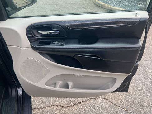 Used 2013 Dodge Grand Caravan SE image 18