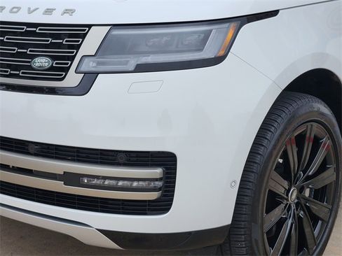 Used 2023 Land Rover Range Rover Long Wheelbase SE image 8