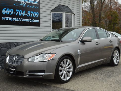 Used 2010 Jaguar XF Premium image 1