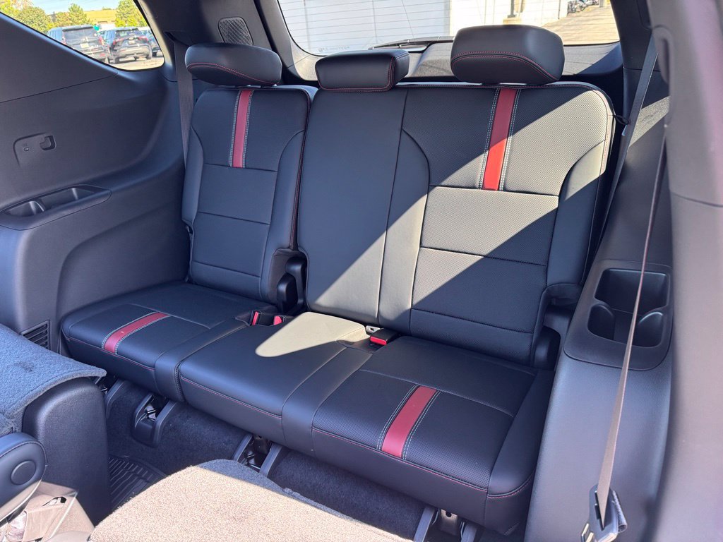New 2027 Chevrolet Traverse RS w/ LPO, Floor Liner Package AWD/4WD image 25