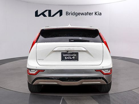 Certified 2025 Kia Niro Wave w/ Wave Preserve Package FWD image 5