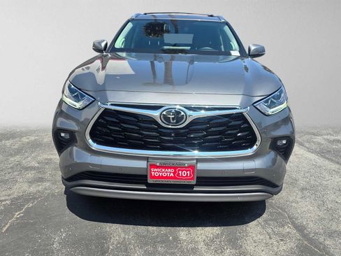 Used 2026 Toyota Highlander Platinum AWD/4WD image 8