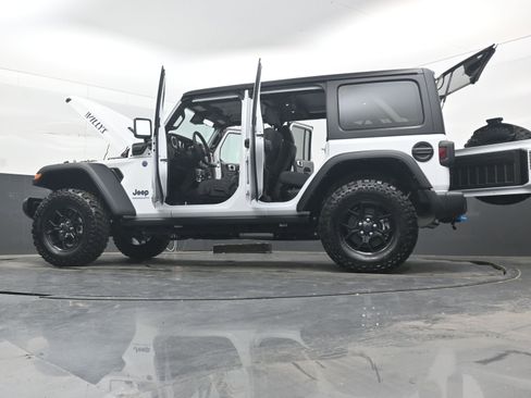 Used 2024 Jeep Wrangler Unlimited AWD/4WD image 44