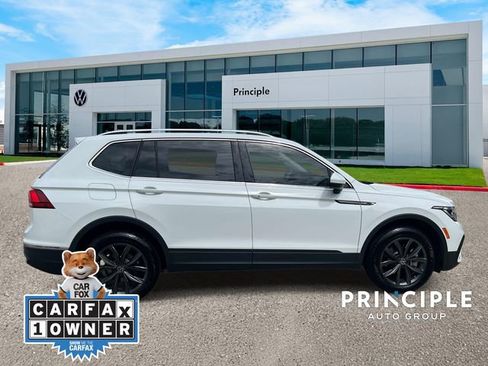 Used 2022 Volkswagen Tiguan SE w/ Panoramic Sunroof Package image 5