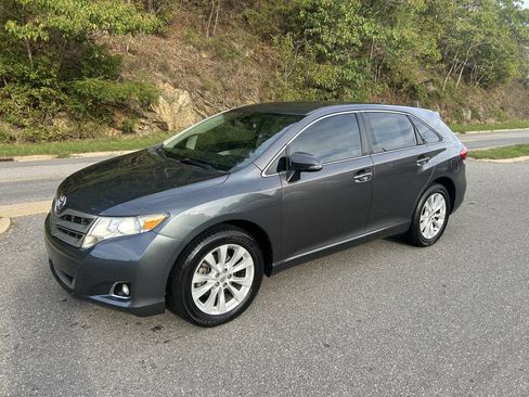 Used 2015 Toyota Venza XLE image 2