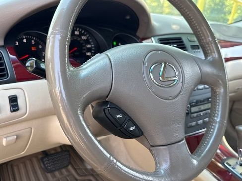 Used 2004 Lexus ES 330 FWD image 14