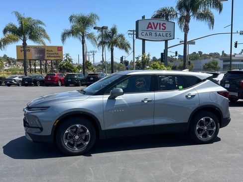 Used 2025 Chevrolet Blazer LT image 3