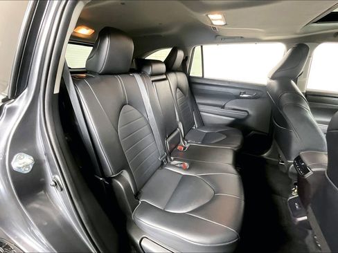 Used 2022 Toyota Highlander XLE image 27