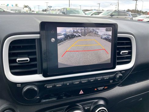 Used 2024 Hyundai Venue Limited image 18