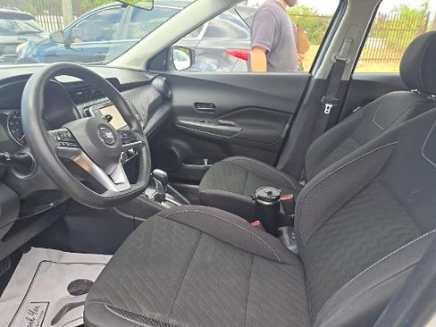 Used 2021 Nissan Kicks S FWD image 4
