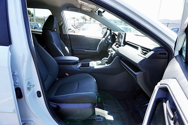 Used 2024 Toyota RAV4 LE AWD/4WD image 17