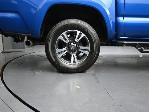Used 2016 Toyota Tacoma TRD Sport w/ Towing Package image 10