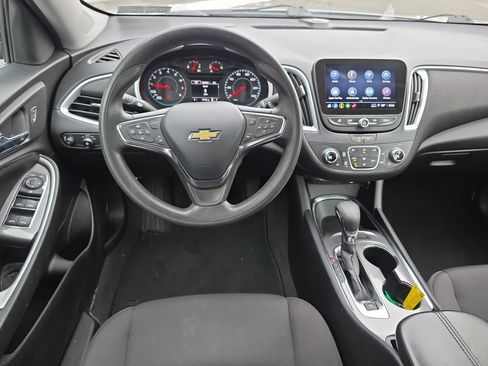 Used 2023 Chevrolet Malibu LT image 3