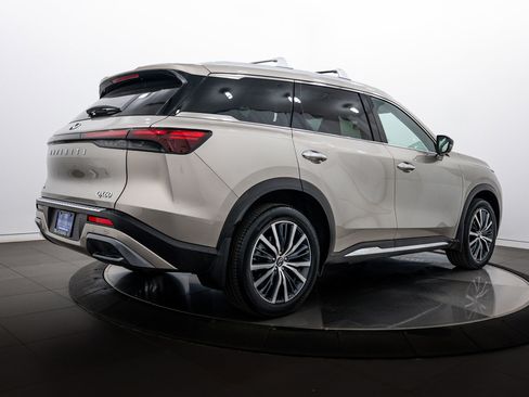 Used 2023 INFINITI QX60 Sensory w/ Vision Package AWD/4WD image 4