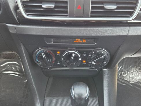 Used 2014 MAZDA MAZDA3 i Sport image 22