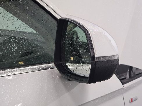 Certified 2025 Audi Q5 2.0T Premium Plus image 30