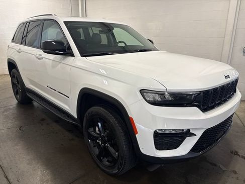 Used 2023 Jeep Grand Cherokee Limited w/ Luxury Tech Group II AWD/4WD image 4