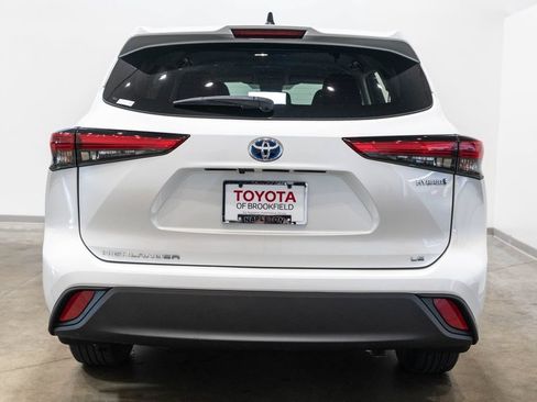 Used 2023 Toyota Highlander LE AWD/4WD image 8