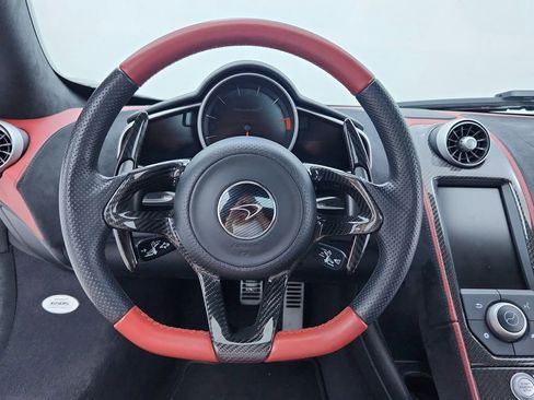 Used 2015 McLaren 650S Spider image 27