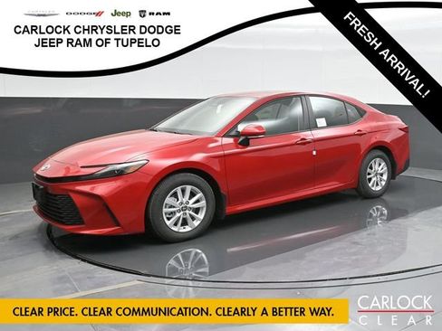 Used 2025 Toyota Camry LE w/ Convenience Package FWD image 1