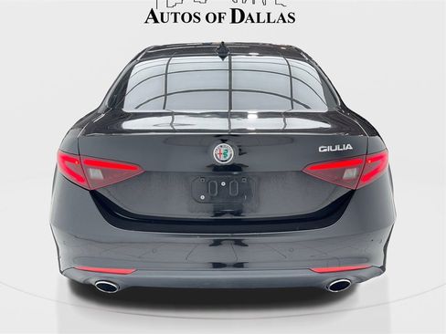 Used 2019 Alfa Romeo Giulia image 11