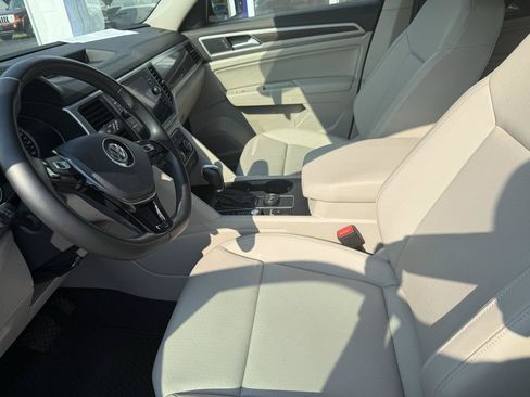 Used 2019 Volkswagen Atlas SE w/ Panoramic Sunroof Package AWD/4WD image 16