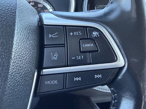 Used 2022 Toyota Highlander XLE AWD/4WD image 29