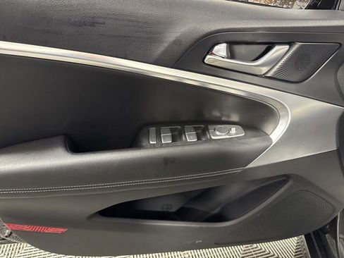 Used 2025 Genesis G70 2.5T image 17