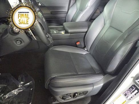 Used 2024 Lexus GX 550 image 16