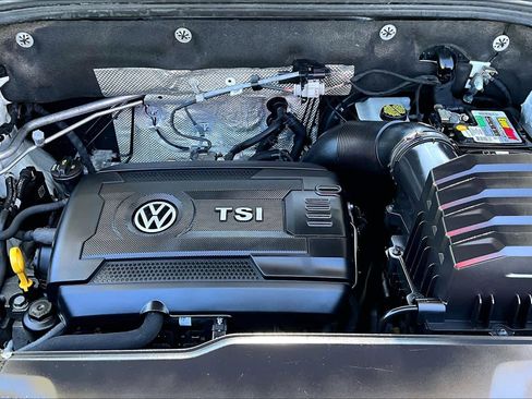 Used 2021 Volkswagen Atlas Cross Sport SE image 28