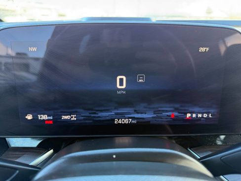 Used 2025 Chevrolet Suburban Z71 image 37