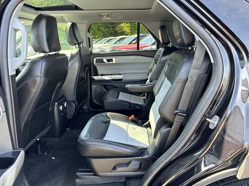 Used 2023 Ford Explorer XLT w/ Equipment Group 202A AWD/4WD image 16
