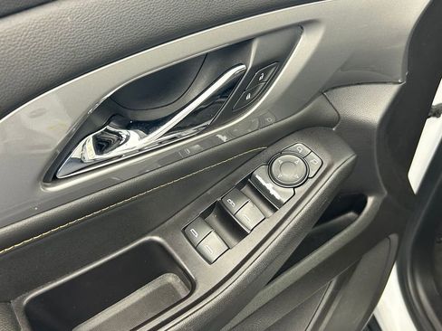 Used 2019 Chevrolet Traverse LT FWD image 17