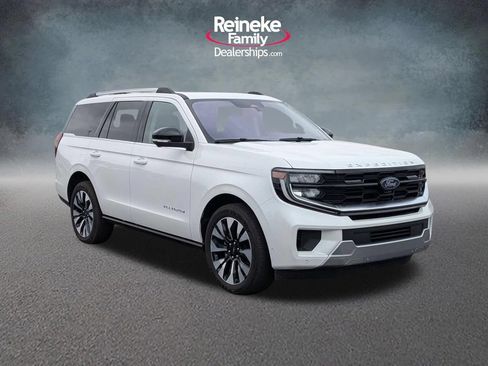 Used 2025 Ford Expedition Platinum w/ Driver's Package AWD/4WD image 3
