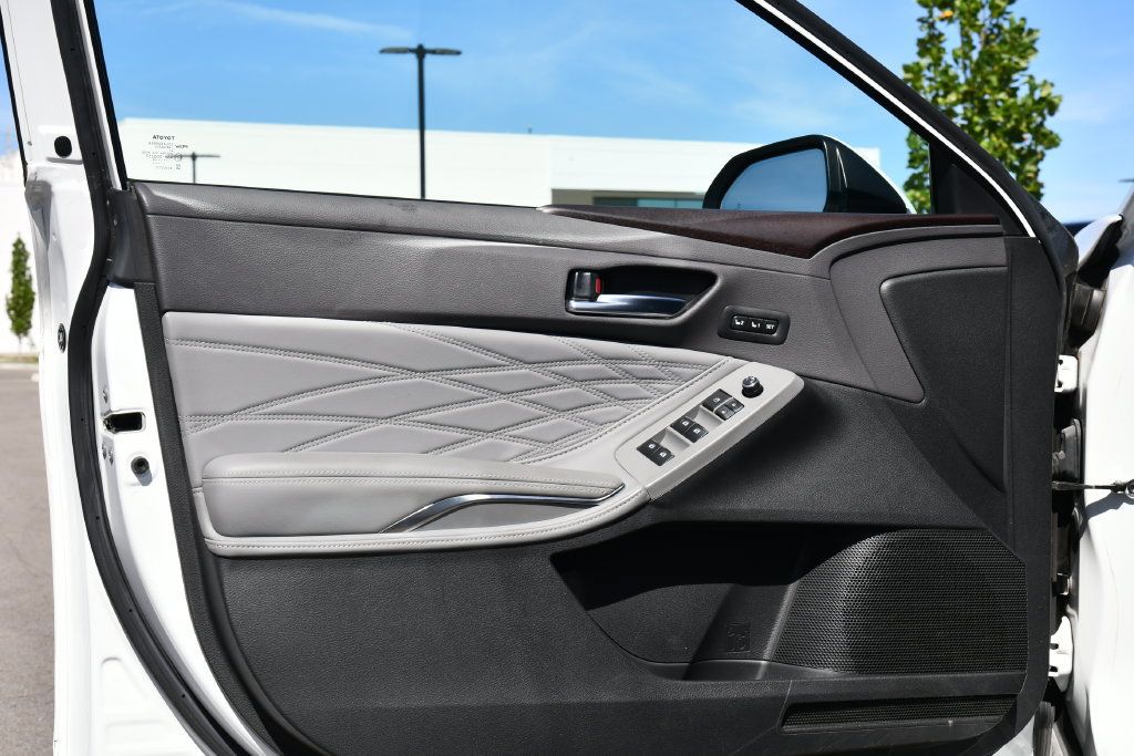 Used 2019 Toyota Avalon Limited w/ Advanced Safety Package FWD image 13