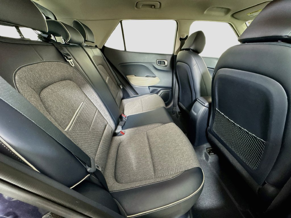 Used 2022 Hyundai Venue Limited FWD image 28