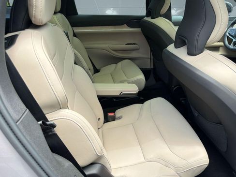 New 2026 Volvo EX90 Plus AWD/4WD image 29
