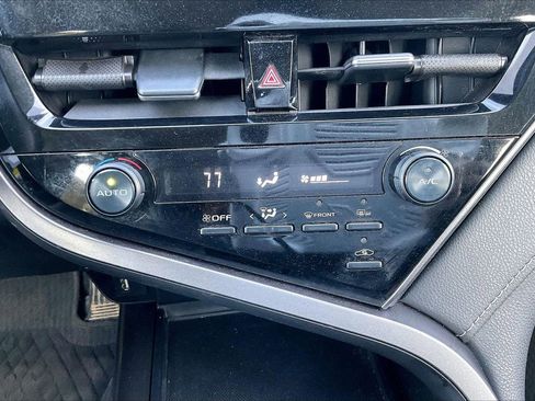 Used 2021 Toyota Camry SE image 17