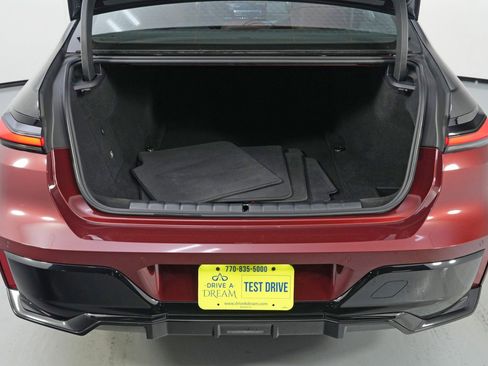 Used 2024 BMW i7 xDrive60 image 10